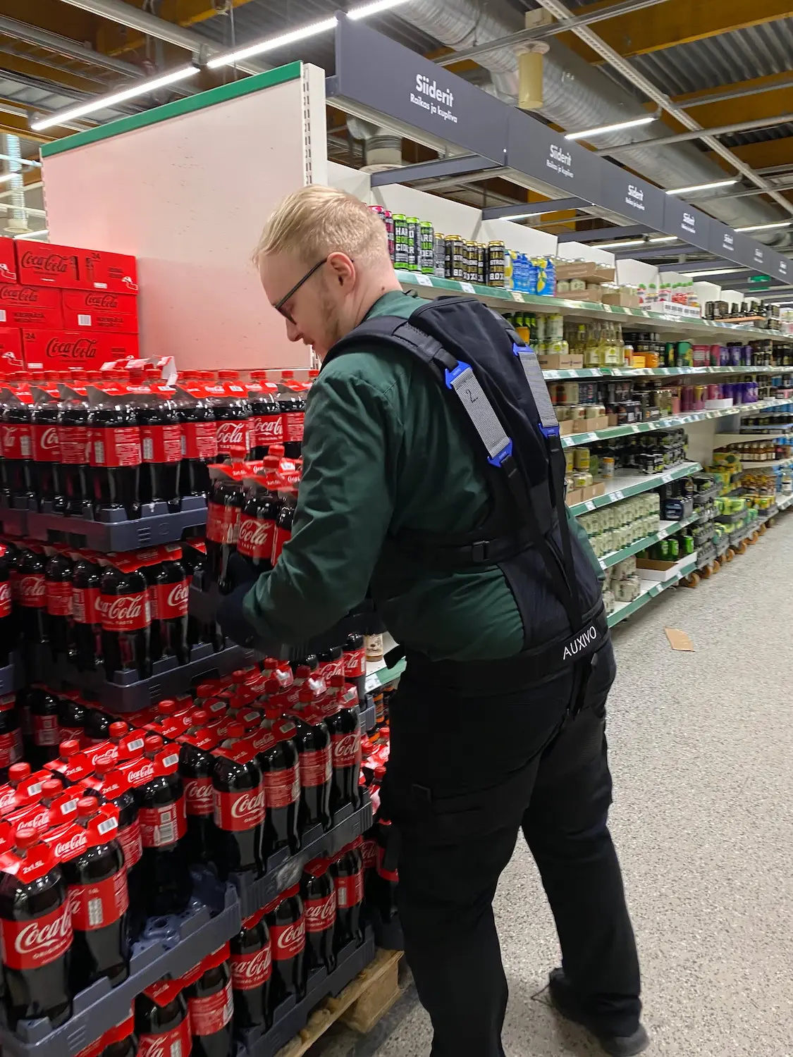 Jere Andelin kokee, että työn tekeminen on helpottunut etenkin matalalta tehtävien nostojen osalta.